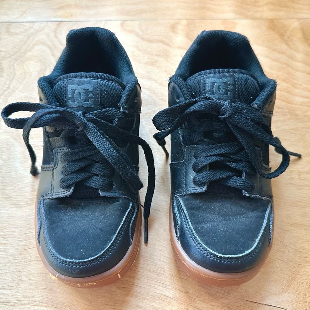 DC Youth Size 2 Black Gum Skate Shoes Sneakers Kids Boys